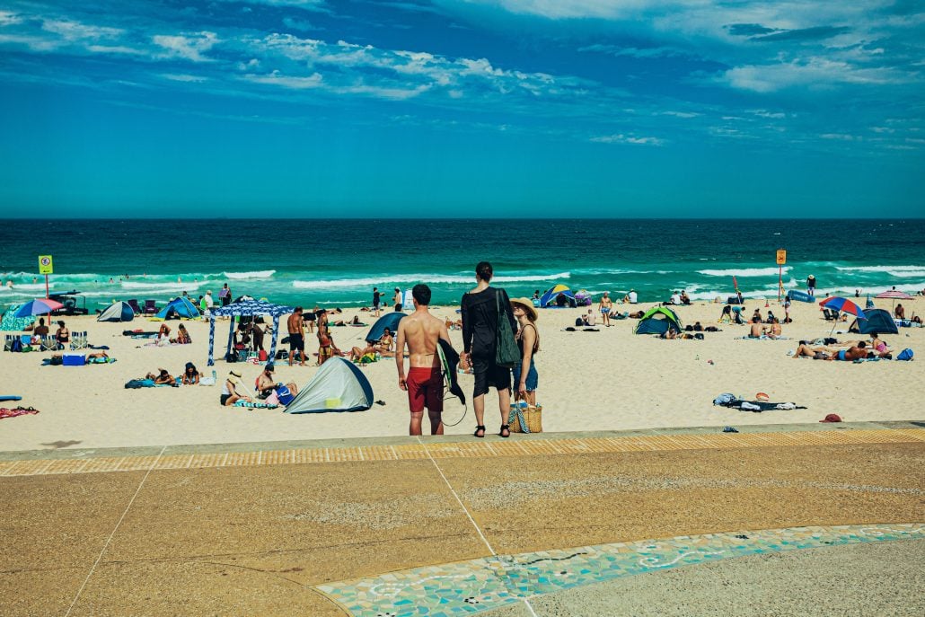 ¿Extensión de visa en Australia? Te contamos cómo hacerlo paso a paso 1 Estudiantes disfrutando del estilo de vida australiano tras la extensión de visa